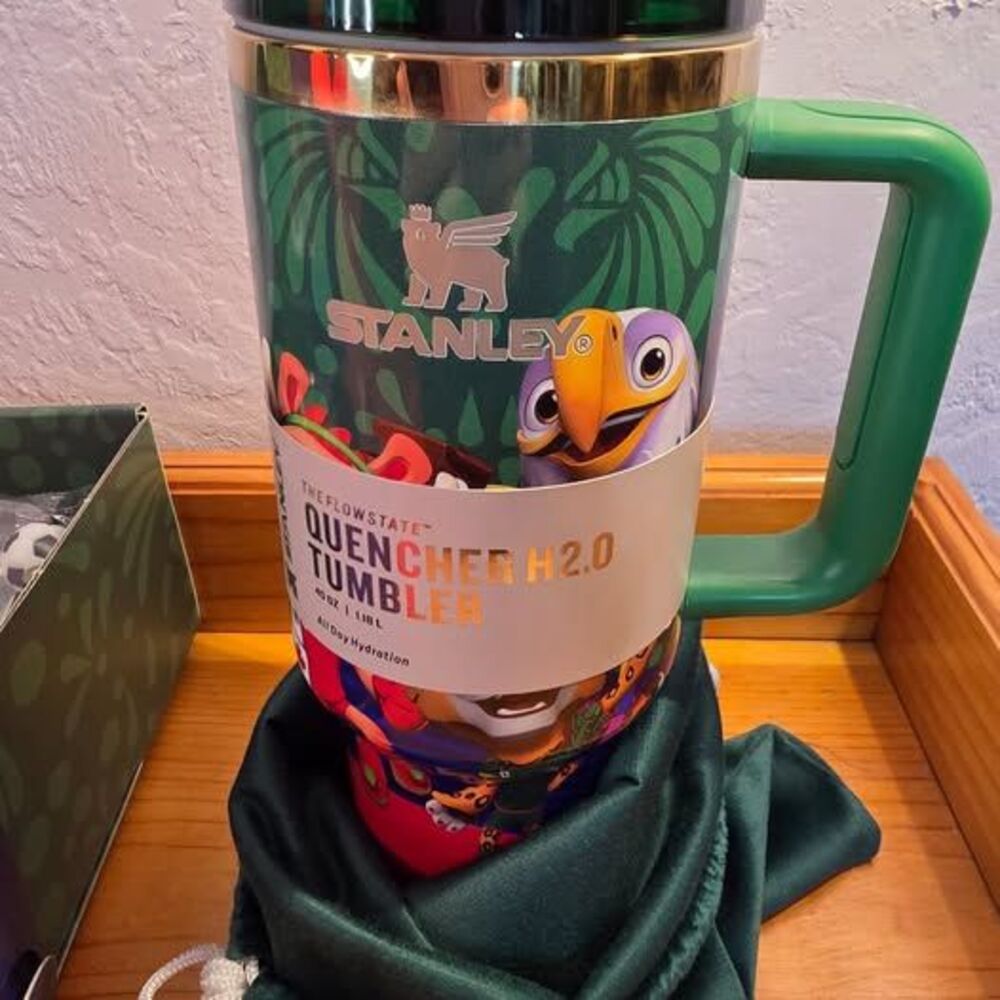 Stanley FIFA World Cup 2026 Quencher H2.0 40oz Tumbler 1 Green and 1 Red - Picture 4 of 9